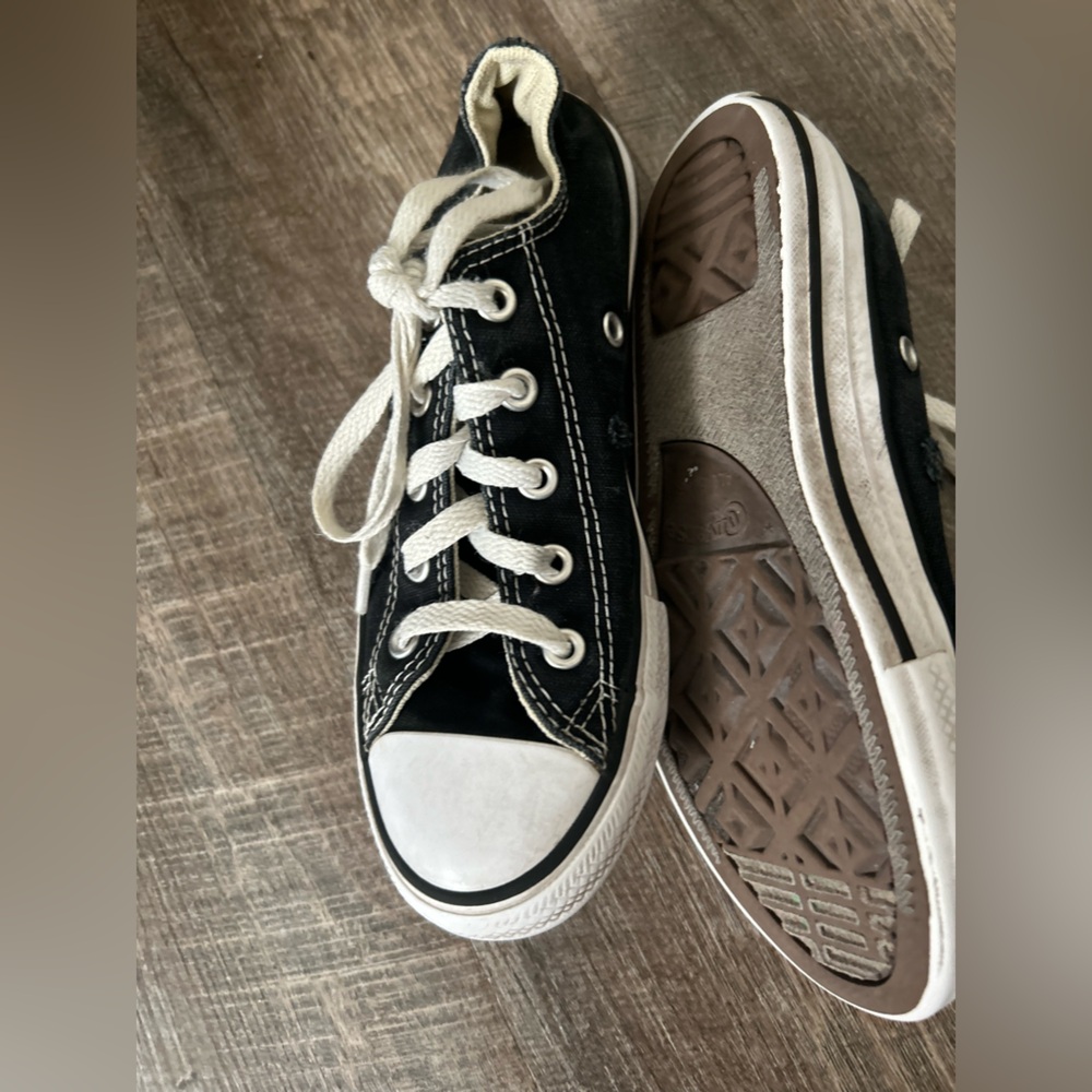 🌸 $10 SALE 🌸 Converse Kids Black Sneakers - Picture 11 of 12